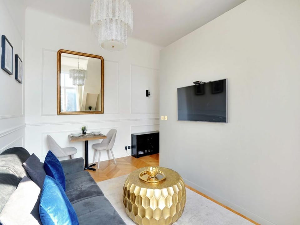 Magnificent apartment -1BR-4P- Champs-Élysées Apartment in Paris
