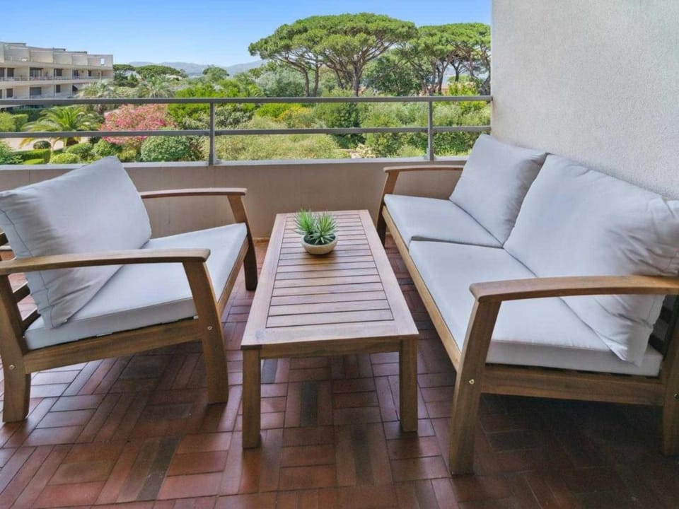 Apt 2BR 4P - Balcony & 5min to Beach Saint-Tropez Apartment in Saint-Tropez