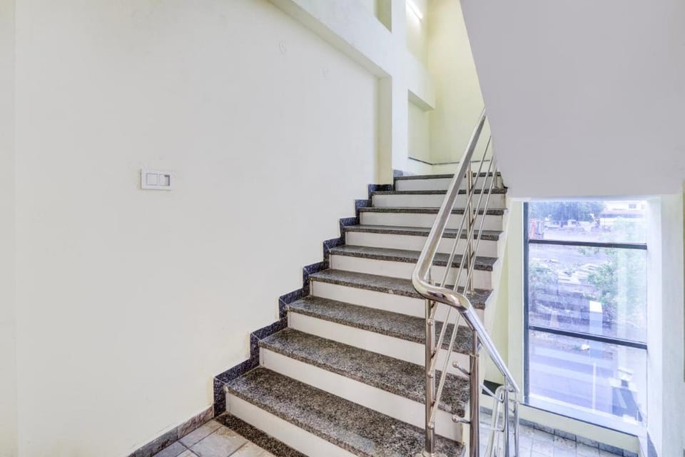 HOTEL O RUNWAY Service Apartment Hotel in Maharashtra