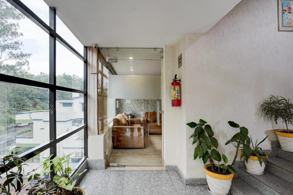Super Townhouse Oak ONGC Crossway Formerly Hotel Gold Stone Comfort Hotel in Dehradun