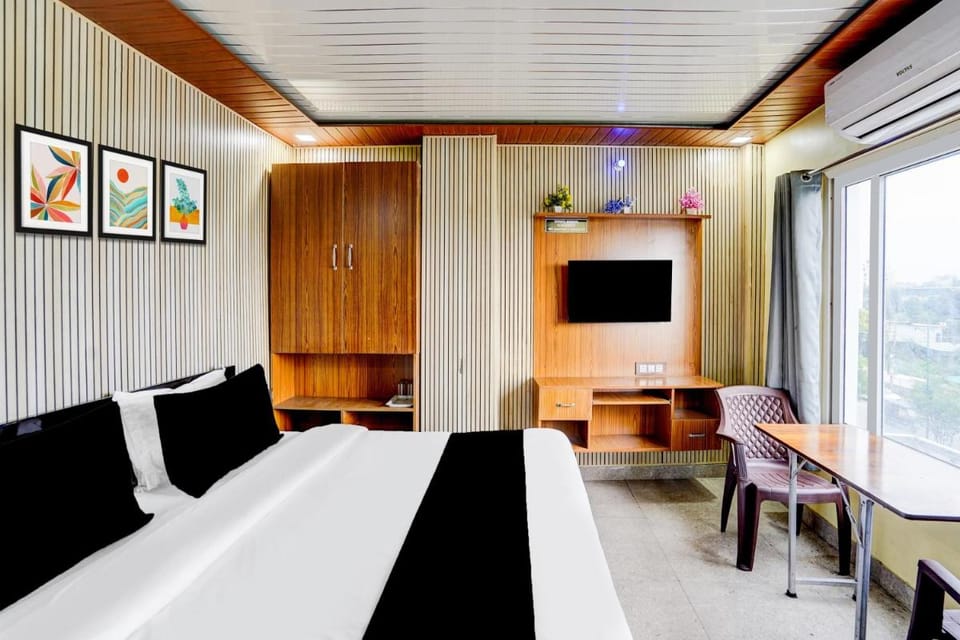 SPOT ON Hotel Doon Lotus | Iconic Rooftop Cafe | Party Hall Hotel in Dehradun
