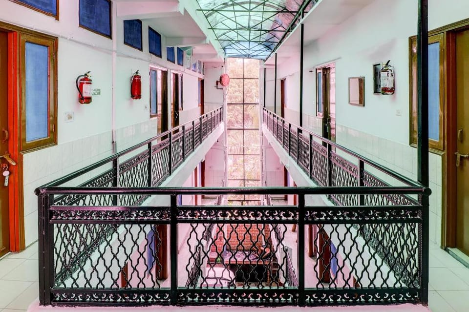 Super Hotel O Dehradun Central Railway Junction Formerly Bhagwan Guest House Hotel in Dehradun
