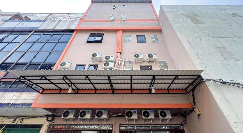 Guest House 21 RedPartner Hotel in Jakarta