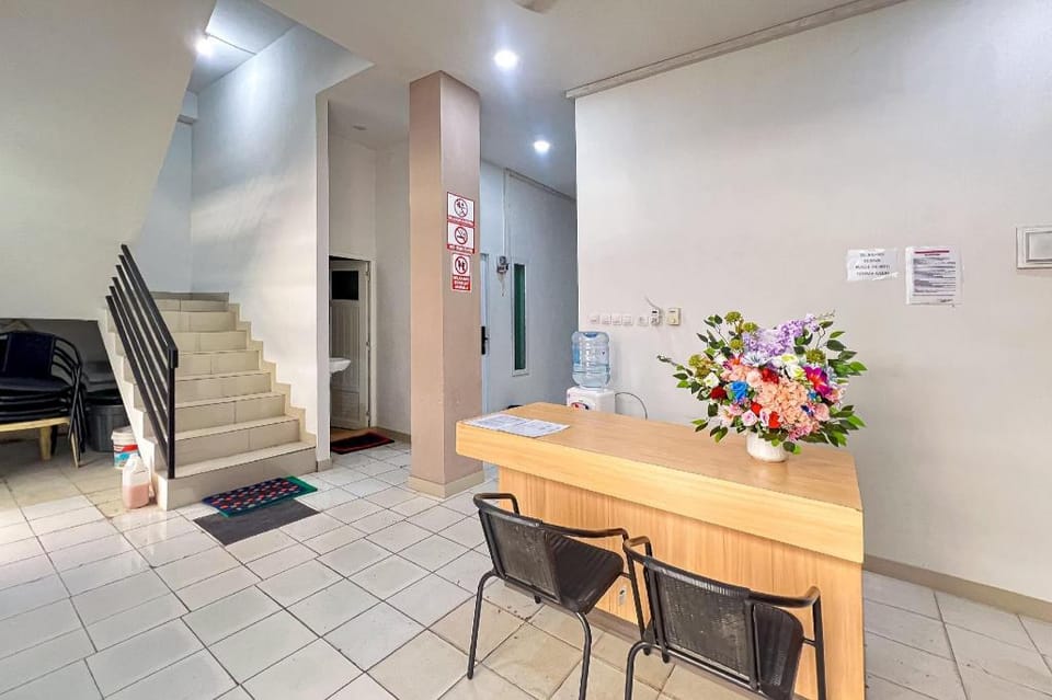 Guest House 21 RedPartner Hotel in Jakarta
