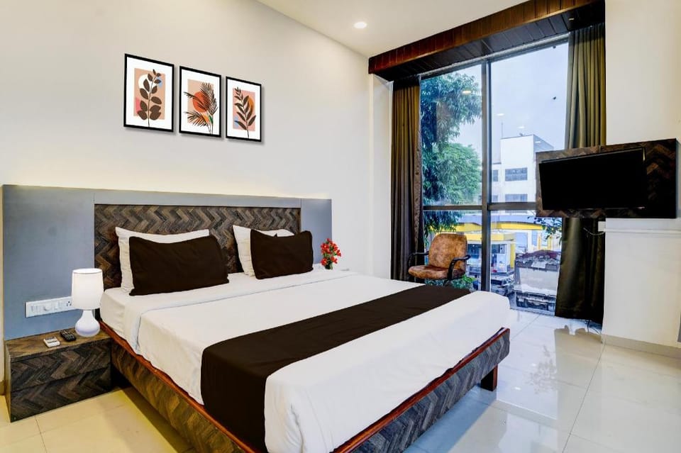 Super Collection O Sanpada Railway Junction Hotel in Maharashtra