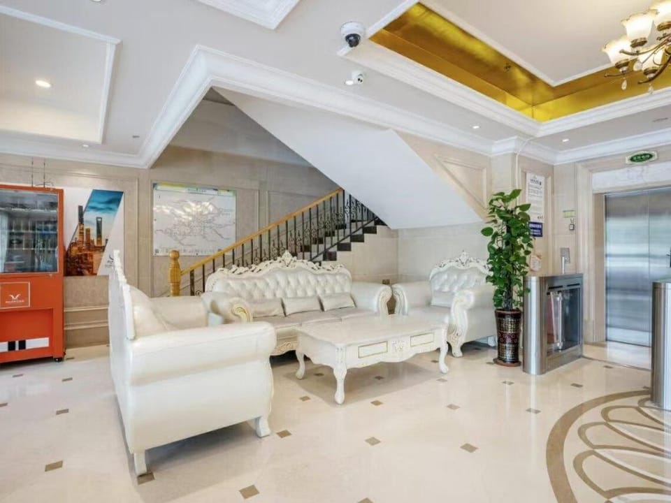 Vienna Classic Hotel Guangzhou Baiyun International Airport Longgui Metro Station Hotel in Guangzhou