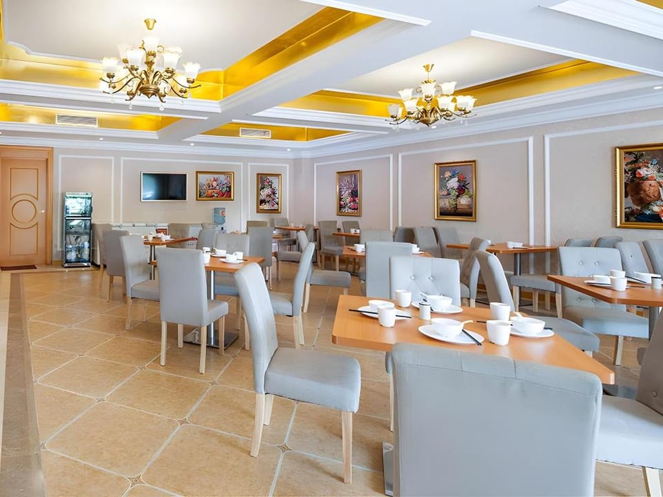 Vienna Classic Hotel Guangzhou Baiyun International Airport Longgui Metro Station Hotel in Guangzhou
