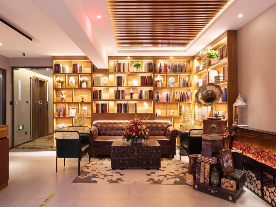 James Joyce Coffetel Beijing Zhongguancun Dazhong Si Metro Station Hotel in Beijing