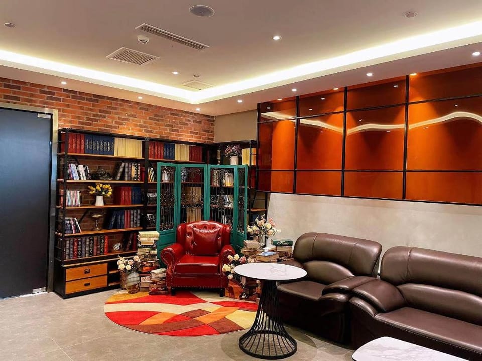 James Joyce Coffetel Beijing Chaoyangmen Metro Station Gongti Hotel in Beijing