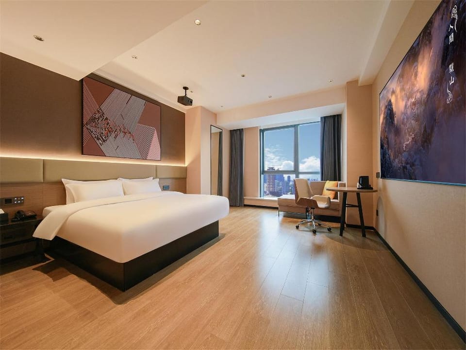 IU Hotel Chongqing West Railway Station Xinqiao Hospital Hotel in China