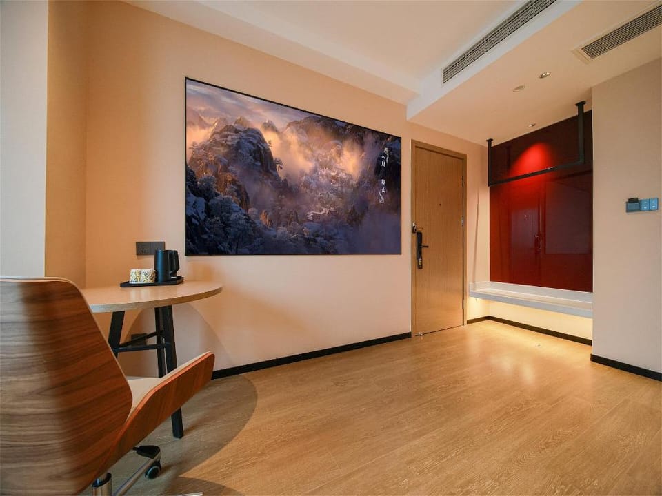 IU Hotel Chongqing West Railway Station Xinqiao Hospital Hotel in China