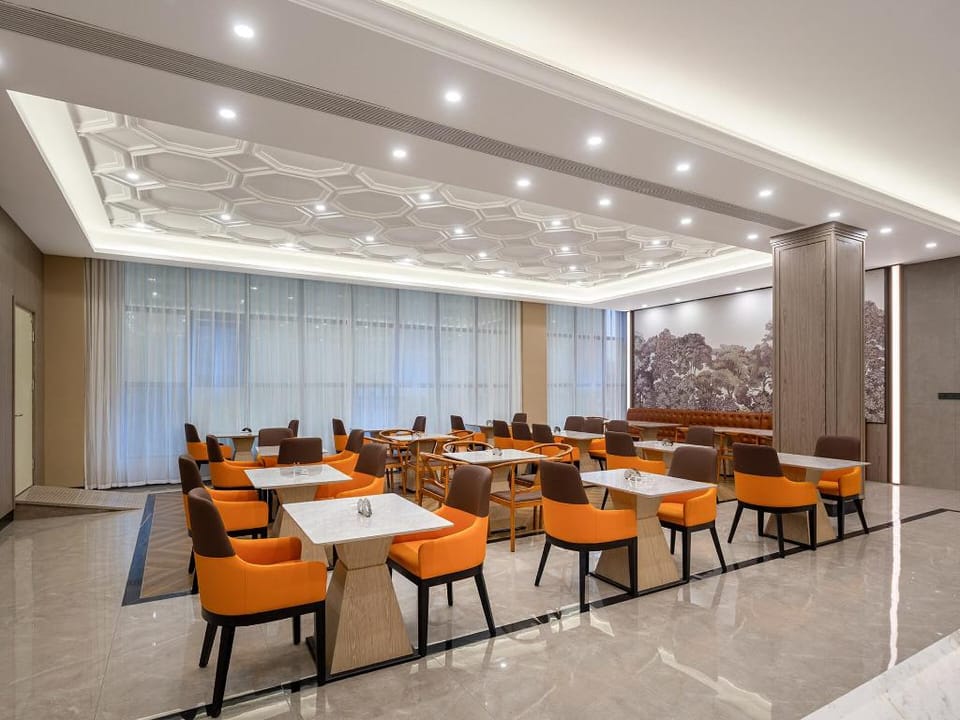 Vienna International Hotel Yufu Chang’an Headquarters R&D Center Hotel in China