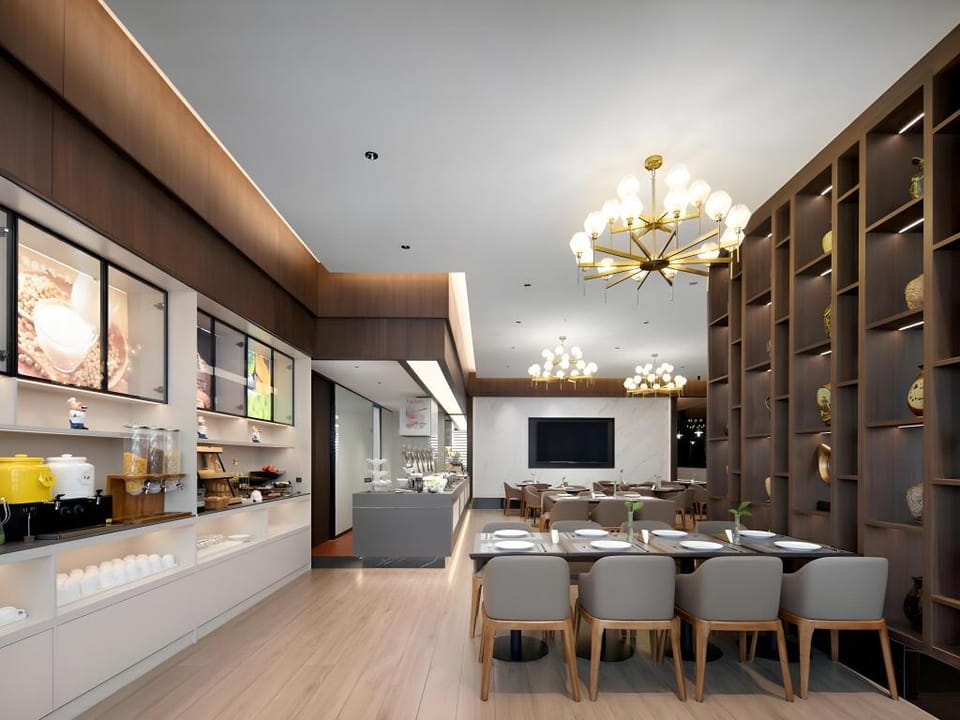 Xana Deluxe Hotel Zhongshan North Station Hotel in Guangzhou