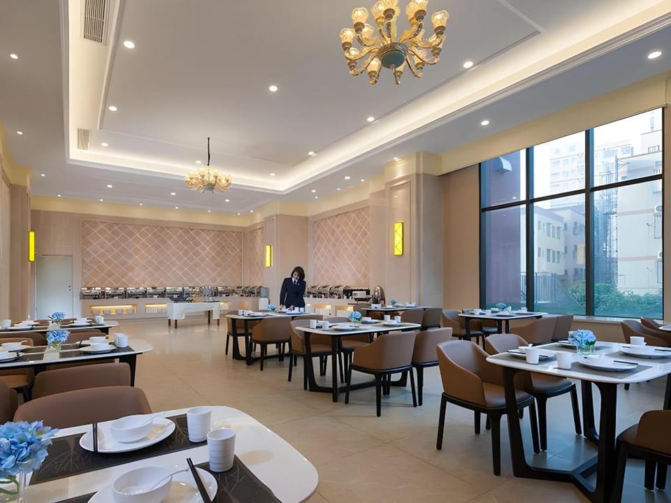 Vienna International Hotel Guangdong Foshan West Station Shishan Nanhai Sports Center Hotel in Guangzhou