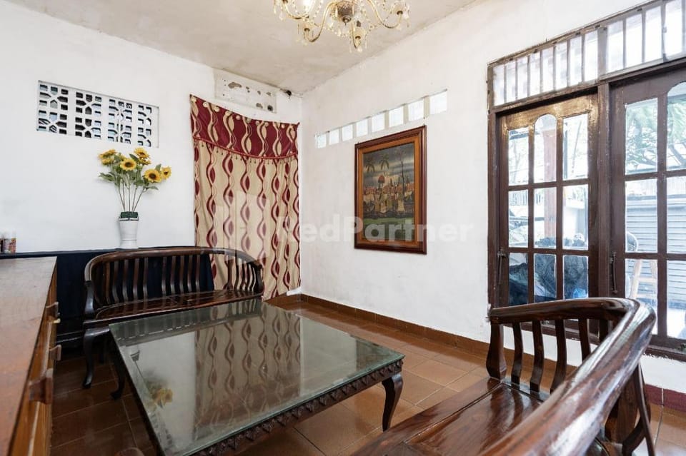 Danysa Guest House Jakarta RedPartner Hotel in South Jakarta City
