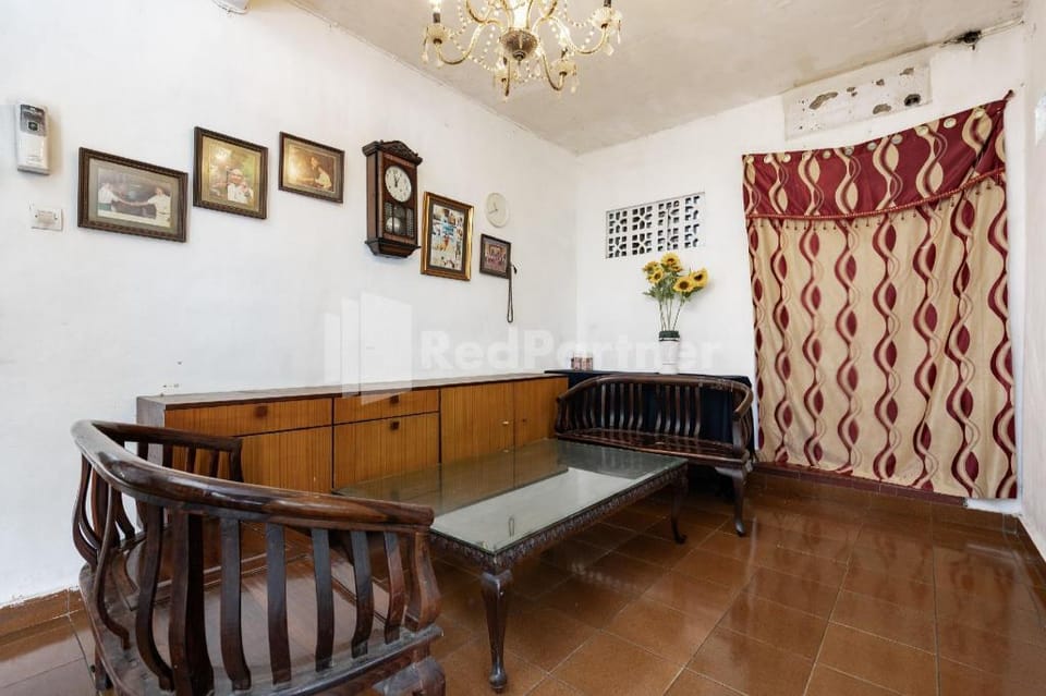 Danysa Guest House Jakarta RedPartner Hotel in South Jakarta City
