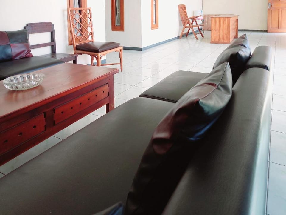 RedDoorz near BNS 3 Kota Wisata Batu Hotel in Batu