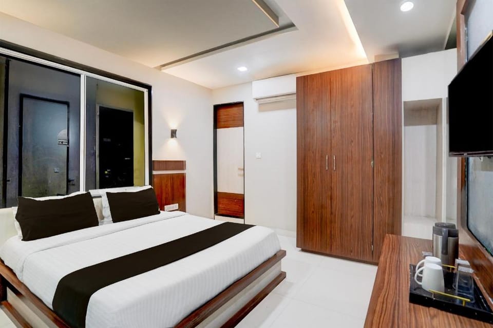Super Collection O Shantivan Bus Terminal Formerly Hotel Suhagan Heights Hotel in Gujarat