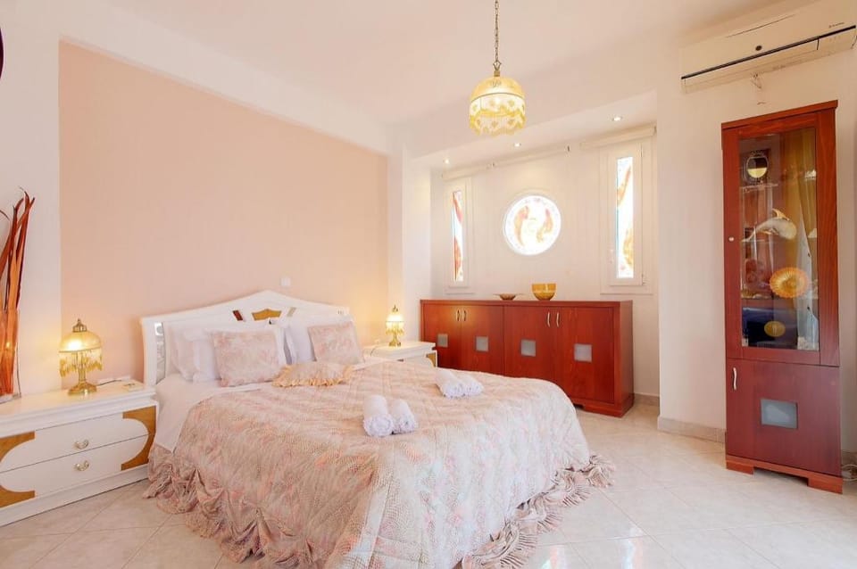 PRIME LUXURY VILLA BEACH FRONT Hotel in Decentralized Administration of Macedonia and Thrace