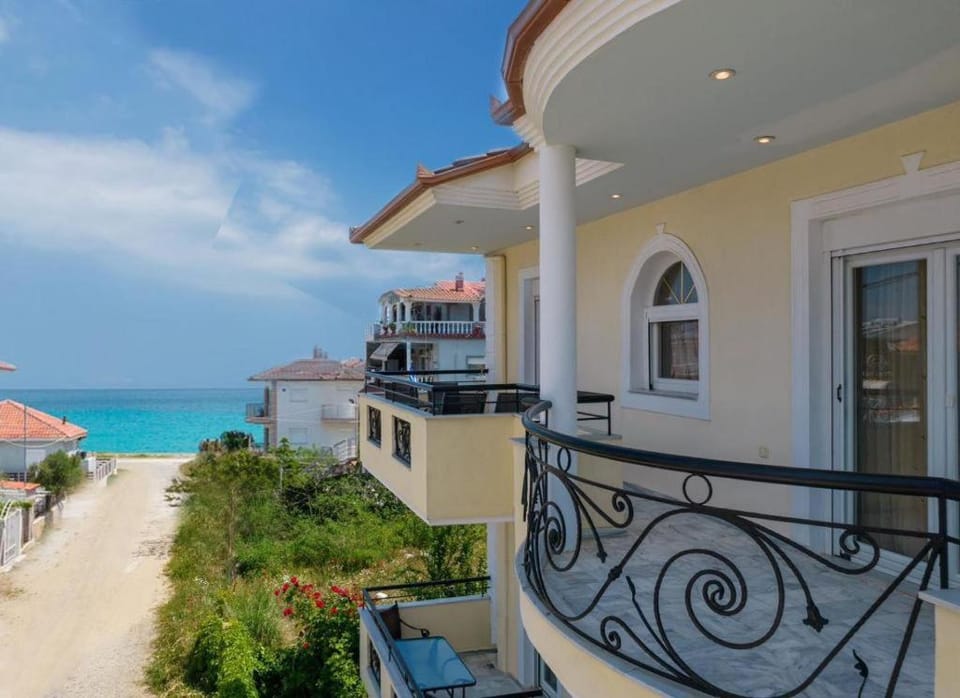 PRIME LUXURY VILLA BEACH FRONT Hotel in Decentralized Administration of Macedonia and Thrace