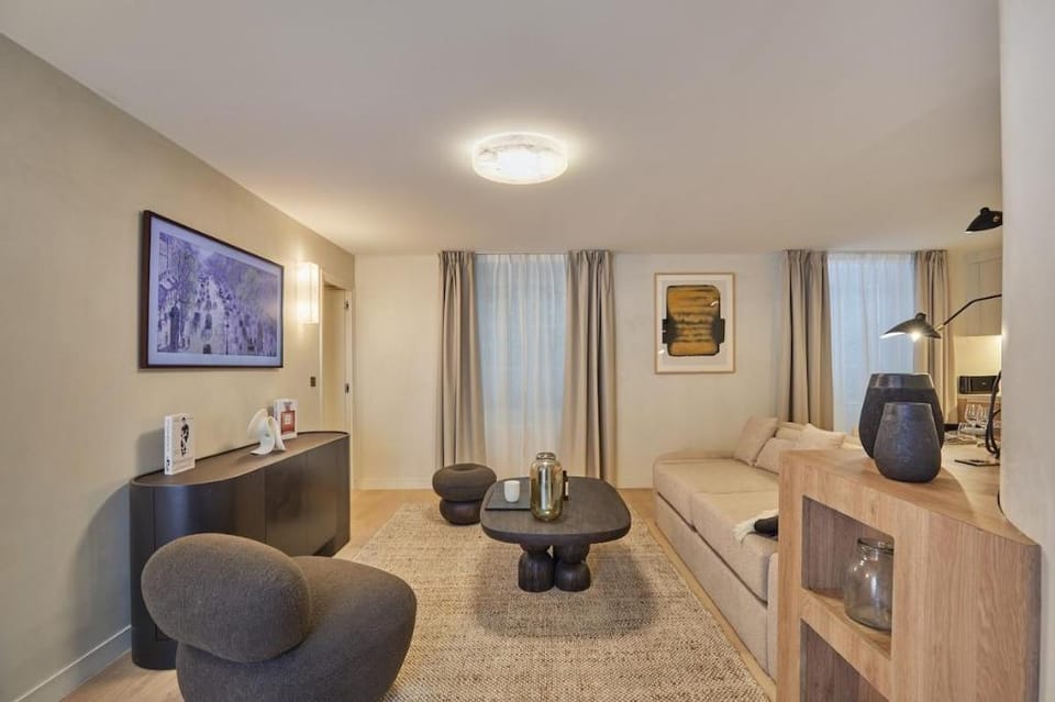 Sublime and New Apartment Louvre Palais-Royal Apartment in Paris