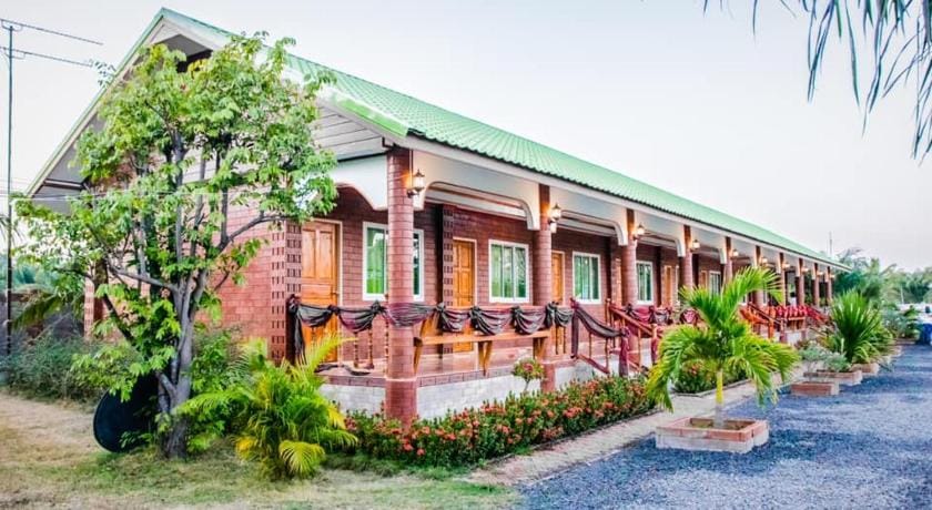 พยูงทองรีสอร์ท Inn in Cambodia