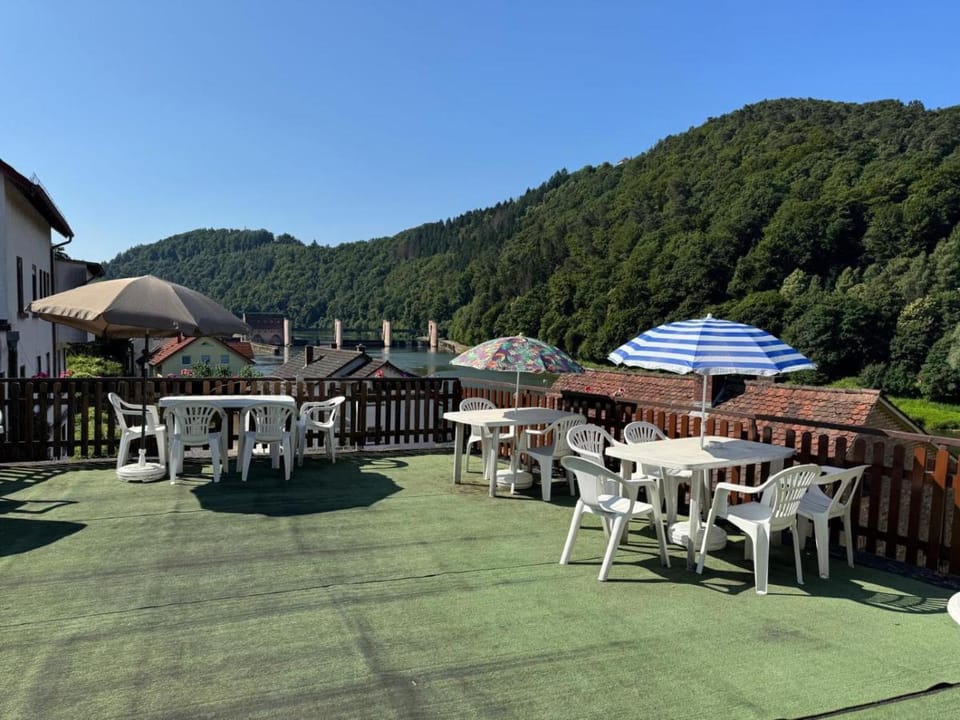 Hotel Garni Neckarblick Bed and Breakfast in Hesse