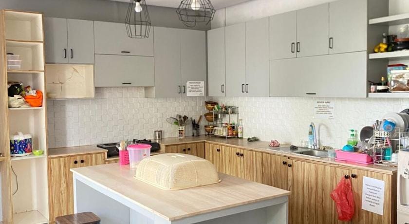 21 Residence Guesthouse Syariah @MRT Haji Nawi Hotel in South Jakarta City