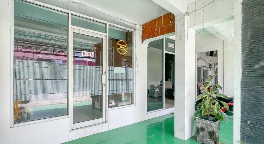 Alza 2 Cianjur Mitra RedDoorz Hotel in West Java