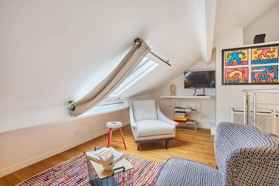 Charming Triplex Le Marais/Beaubourg Apartment in Paris