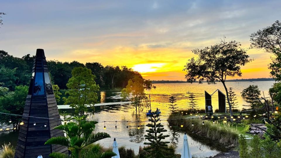 ซันเซ็ท แคมป์ คาเฟ่ สิรินธร  Resort in Laos