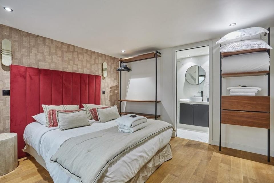 Charming Apartment Faubourg St Honore Madeleine Apartment in Paris