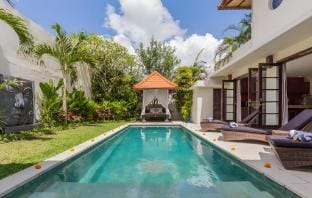 Luxury 4 Bedroom Villa In Seminyak Near The Beach Apartment in Marga