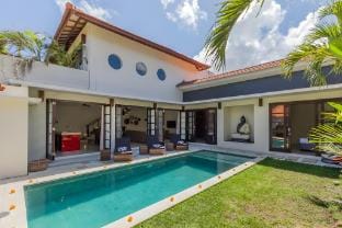 Luxury 4 Bedroom Villa In Seminyak Near The Beach Apartment in Marga