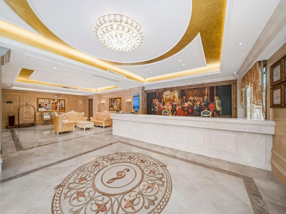 Vienna Hotel Shenzhen Dayun Nanyue Metro Station Hotel in Shenzhen