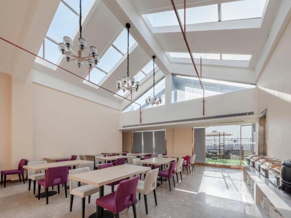 Lavande Hotel Shenzhen International Convention and Exhibition Center Fuhai West Metro Station Hotel in Shenzhen