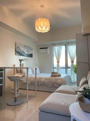 WELCOME TO THE AVONG! Villa in Mandaluyong