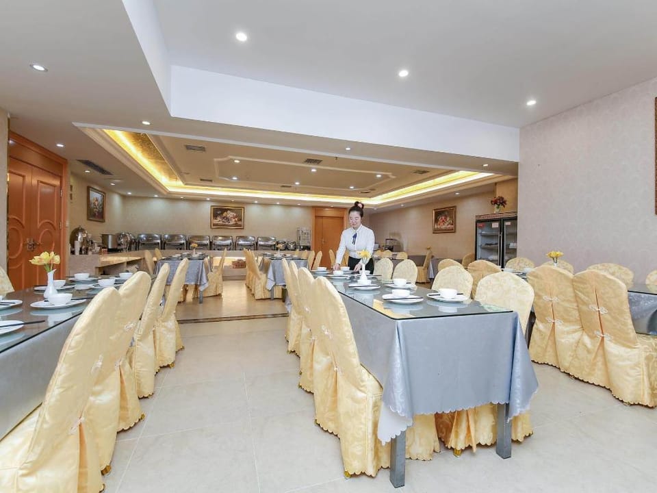 Vienna International Hotel Wuhan East Station Huanglongshan Metro Station Hotel in Wuhan