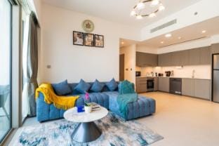 Burj Khalifa & Fountain View - Living & Bedroom Apartment in Dubai