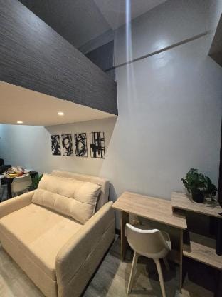 Modern Loft Near Airport +Netflx SM Bicutan Vacation rental in Paranaque