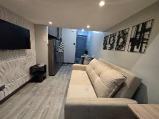 Modern Loft Near Airport +Netflx SM Bicutan Vacation rental in Paranaque