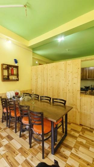 Aurum Valley 3BR Duplex in Thirthan by Homeyhuts Vacation rental in Himachal Pradesh