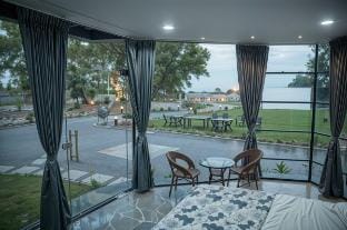 Crystle House-Nature-Kissed Hyderabad By Homeyhuts Farm Stay in Telangana