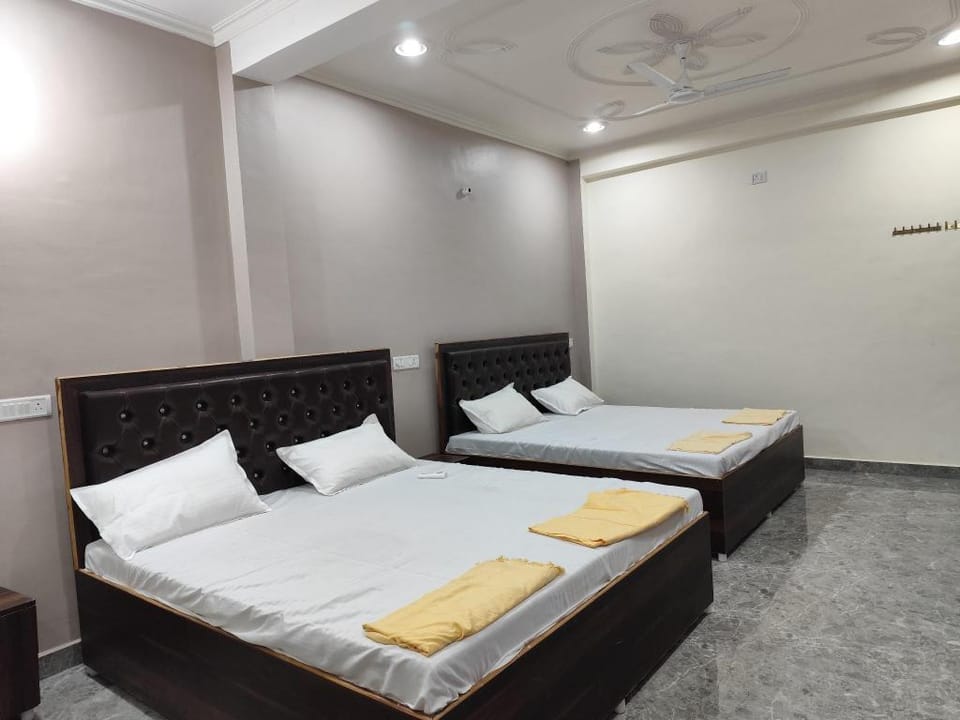 Royal Rudraksh Palace Paying Guest house Hotel in Uttar Pradesh