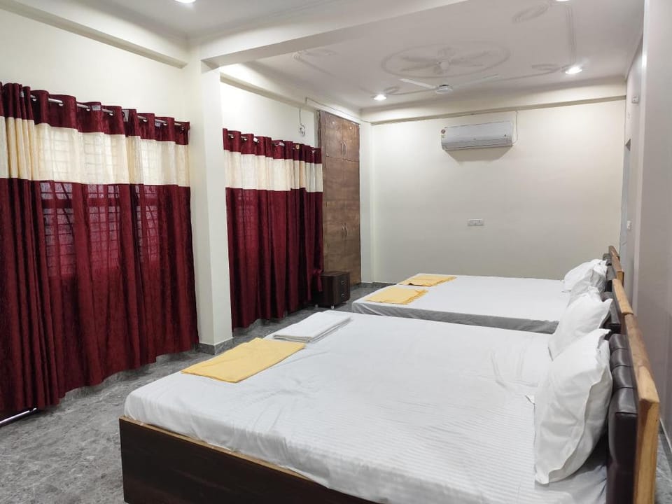Royal Rudraksh Palace Paying Guest house Hotel in Uttar Pradesh