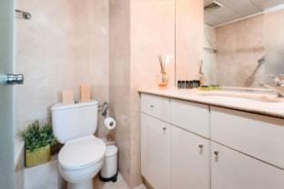Spacious 1BR w Panoramic Sea View by Sea N' Rent Apartment in Tel Aviv-Yafo