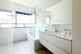 Spacious 3BR Penthouse w Rooftop 7 min from Beach Apartment in Tel Aviv-Yafo