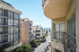 Elegant Sea-View Apt w Mamad by Sea N' Rent Apartment in Tel Aviv-Yafo