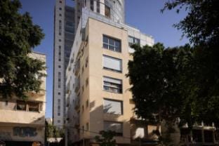 Charming 1BR Apt with Balcony with Mamad Apartment in Tel Aviv-Yafo
