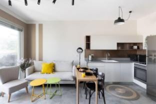 Chic Urban Getaway with Balcony Apartment in Tel Aviv-Yafo